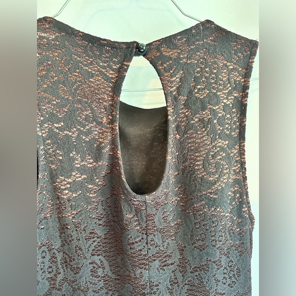 MYSTIC Lace Dress - Picture 4 of 8